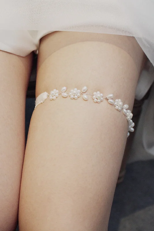 Pearls Wedding Garter CZ0315