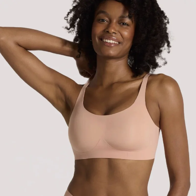 Evelyn & Bobbie Structured Scoop Bra in Himalayan Salt