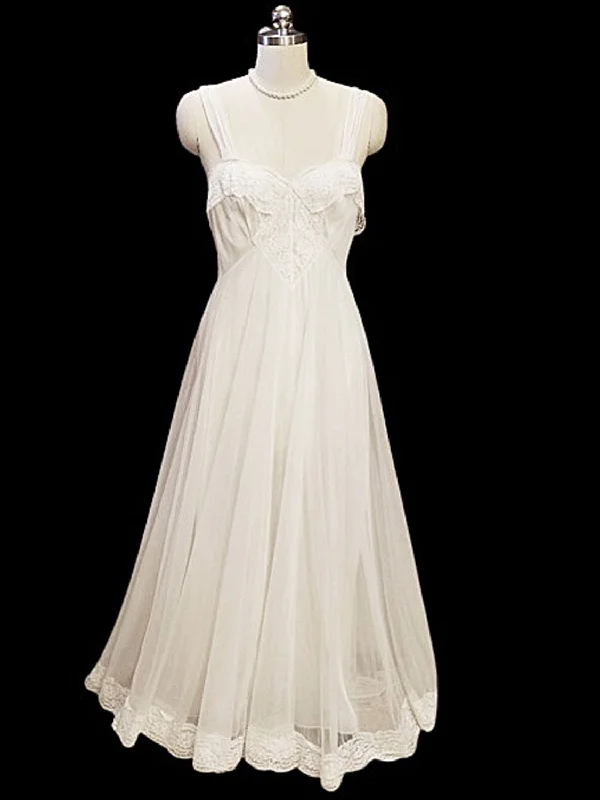 Weekend Savings Spectacle VINTAGE VIRGINIA WALLACE SOUTHERN BELLE BRIDAL TROUSSEAU LACE NIGHTGOWN WITH A VERY FULL SKIRT