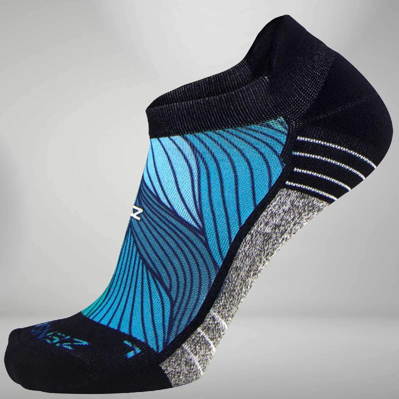 Weekend Discounts to Delight Abstract Waves Socks (No Show)