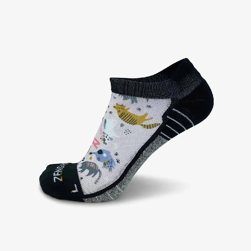 Weekend Discounts to Savor Cats Running Socks (No Show)