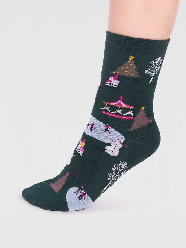 Instant Deal Gloria Organic Cotton Christmas Scene Sock - Forest Green